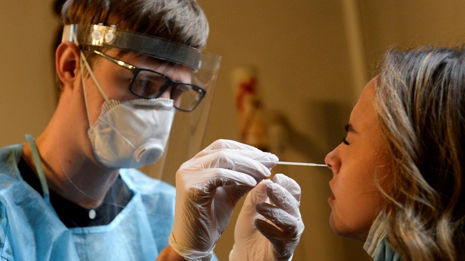 ¿Algunas personas son naturalmente a prueba de COVID?